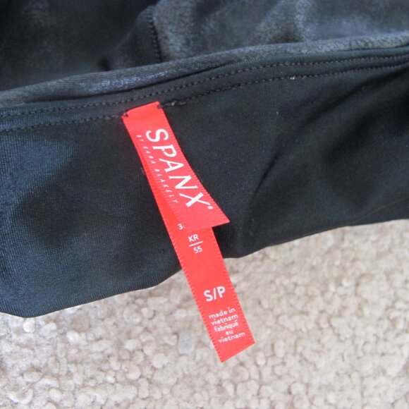 Women's Black Spanx Leggings Size Small Petite EUC - Picture 3 of 3